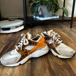Women’s Nike Tortoise Shell Huaraches